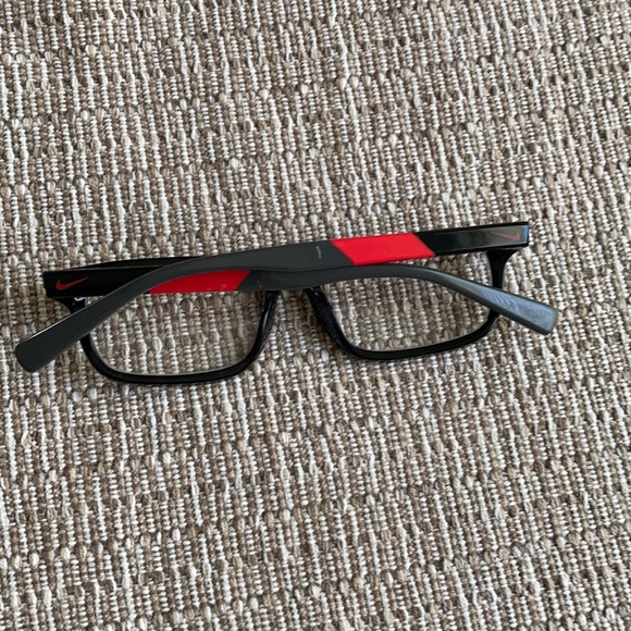 Nike - Picture 7 of 16